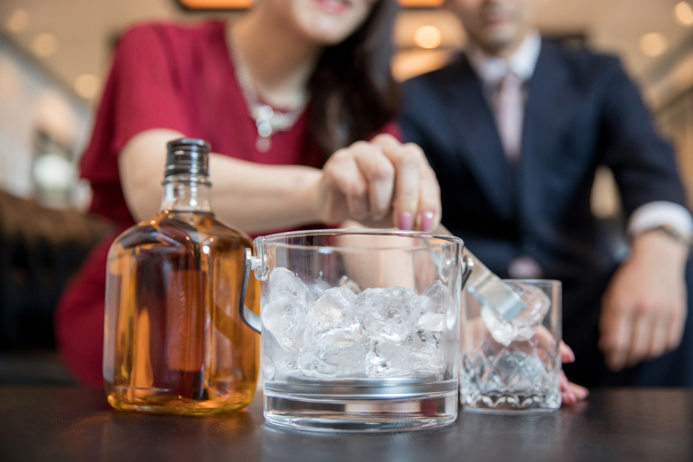 キャバクラの「バック」とは?