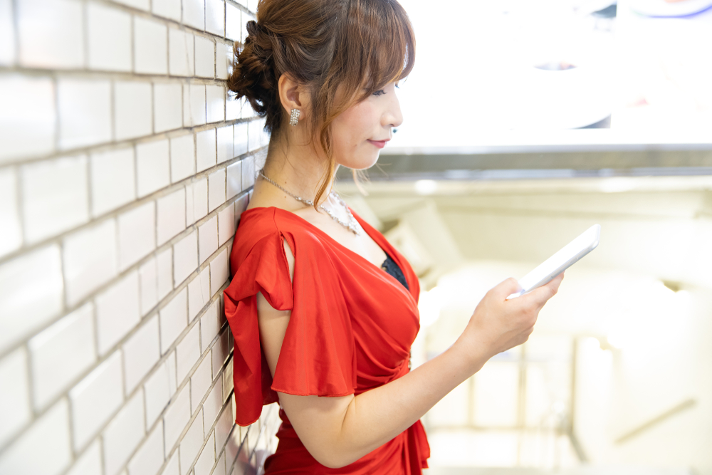 キャバクラの時給相場は何円?